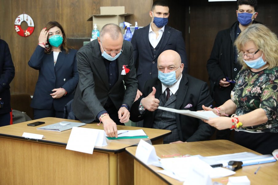 Красен Кралев регистрира листата на ГЕРБ/СДС в Русе