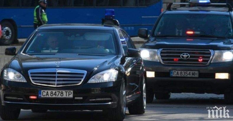 Кола на НСО катастрофира на бул. Черни връх