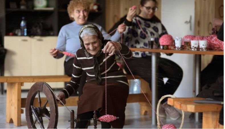 Нови Искър постави нов национален рекорд за най-дълга мартеница