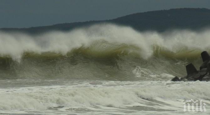 Жълт код за силно вълнение на морето е в сила за Бургас за 28 февруари