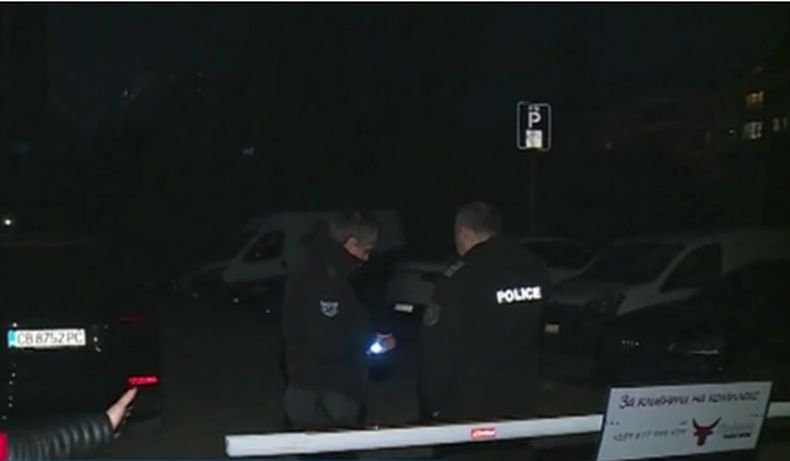 СРЕДНОЩЕН ЕКШЪН: Разбиха незаконно парти в столично заведение нощес, хората влизали през задния вход и кухнята