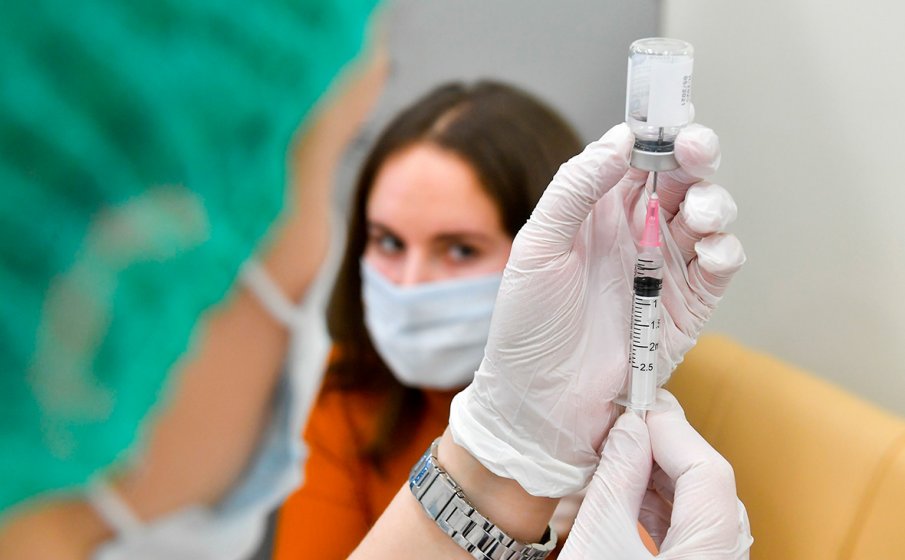 Скандал в Палестина с ВИП ваксини