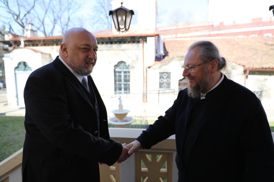 Министър Кралев се срещна с митрополит Наум (СНИМКИ)