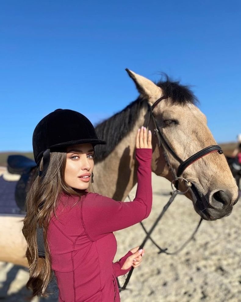 Саня Борисова лудна по конна езда