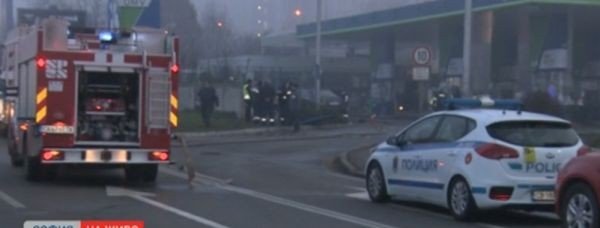 Колектор с кабели пламна на бул. България в София