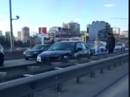 ЕКШЪН В ПИК TV: Меле блокира Цариградско шосе - три коли се нанизаха в платното към Пловдив (ВИДЕО)