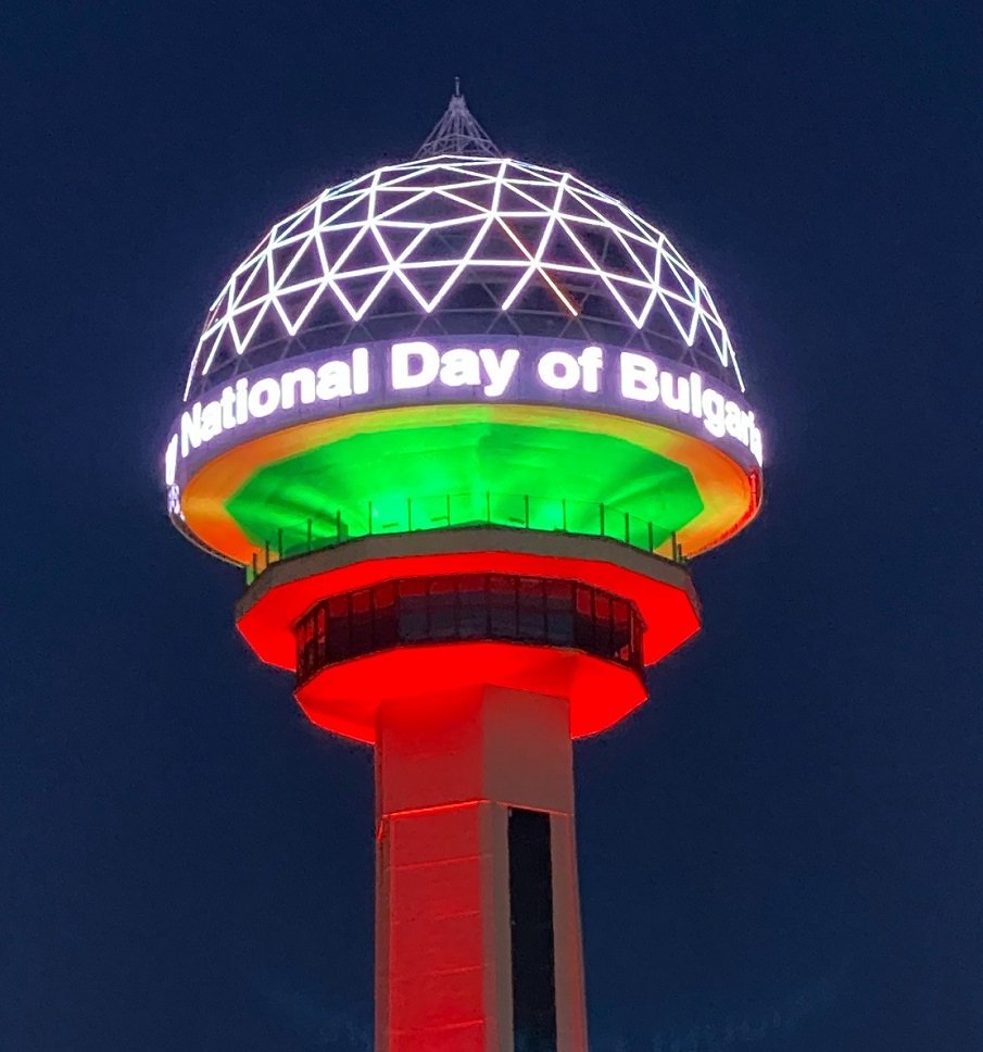 Кулата Атакуле в Анкара светна в цветовете на националния ни трибагреник (ВИДЕО/СНИМКИ)