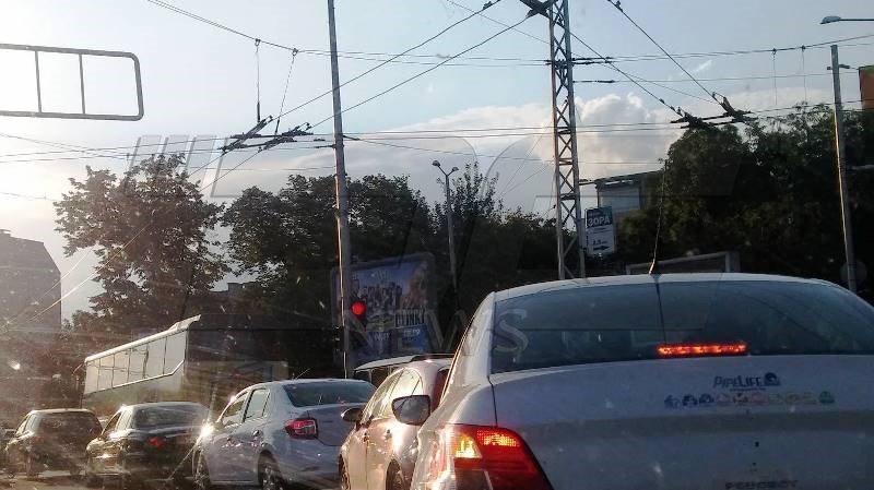 ОТ ПОСЛЕДНИТЕ МИНУТИ: Тапа на Сточна гара в Пловдив, бутат опасен комин