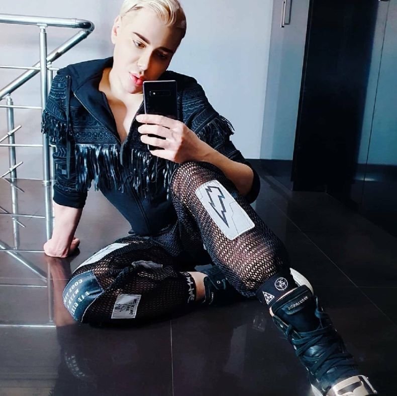 Кулагин се фръцка с обувките на Джъстин Бийбър