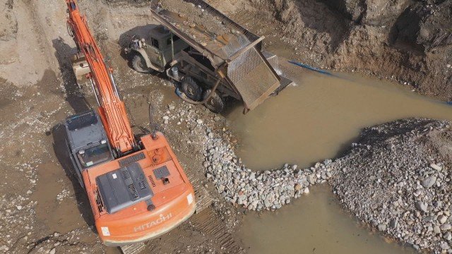 Багери унищожават природата по поречието на река Струма - добиват злато