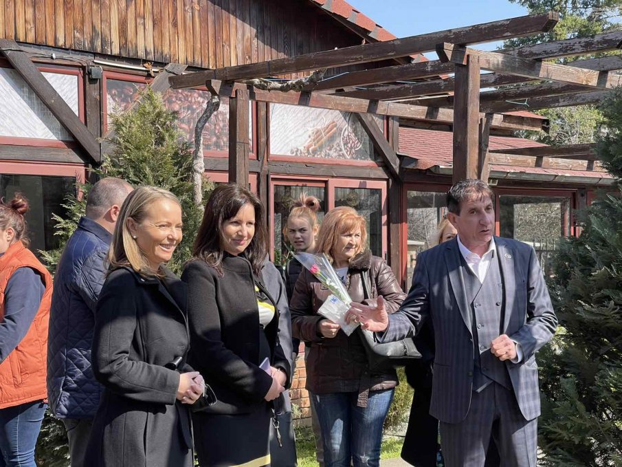 Дани Каназирева и кандидати за народни представители на ГЕРБ посетиха Перущица