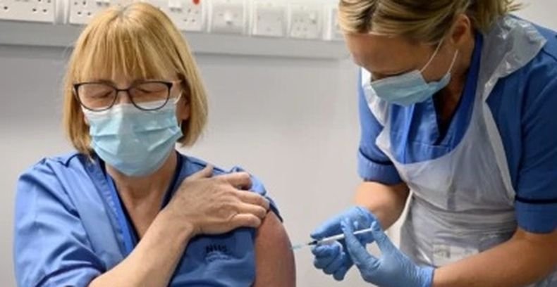 Британските здравни работници може да бъдат задължени да се ваксинират срещу коронавирус