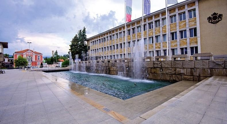 От Община Панагюрище с предложение за отпадане на таксите за детска градина