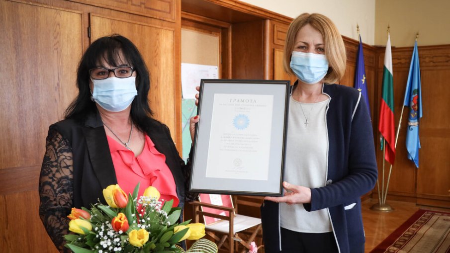 МЪЖКО МОМИЧЕ: Ватманка спаси катастрофирал таксиметров шофьор