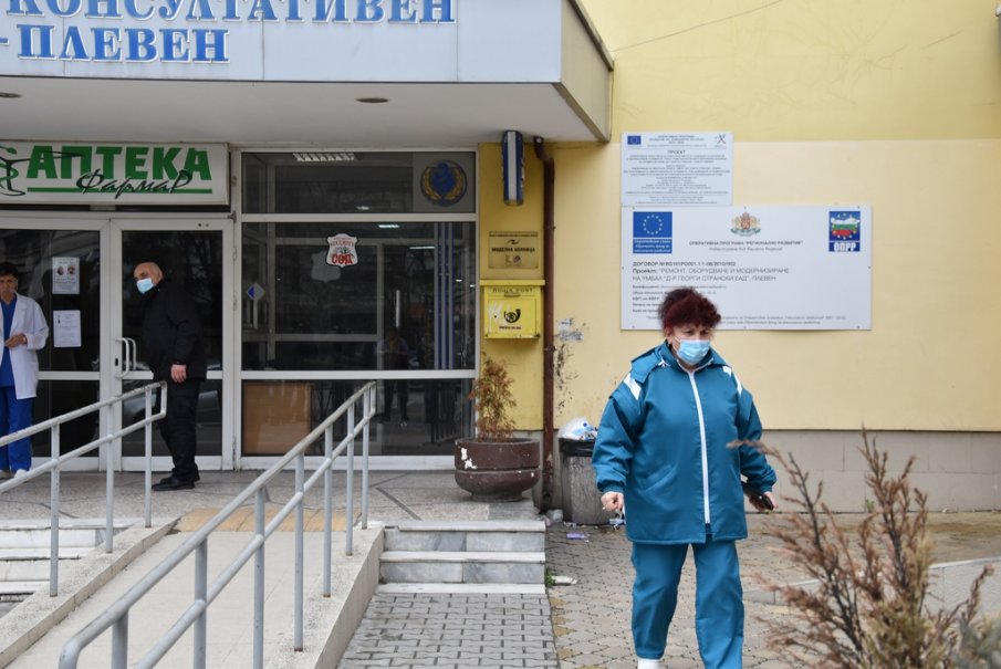 В Плевен затягат мерките: Маските навън стават задължителни