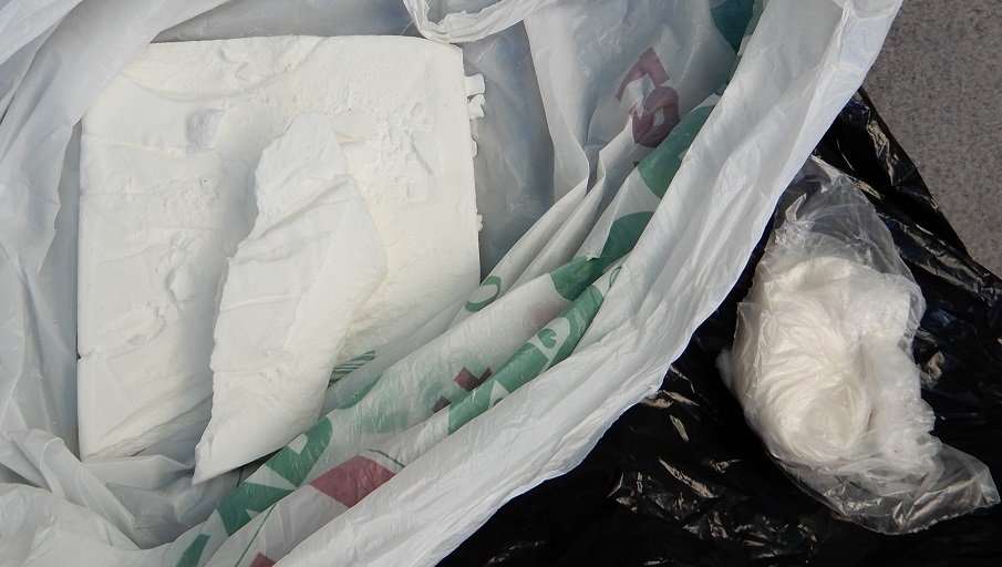 СПЕЦОПЕРАЦИЯ: Служители на Главна дирекция „Национална полиция“ задържаха двама мъже с дрога (СНИМКИ)