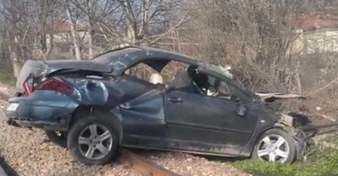 Жена оцеля по чудо след катастрофа с влак