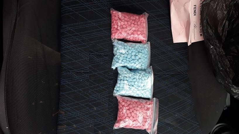 Заловиха мъж и жена по време на наркосделка