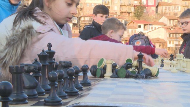 Най-големият шахматен клуб у нас остава без зала, членовете му излизат на протест