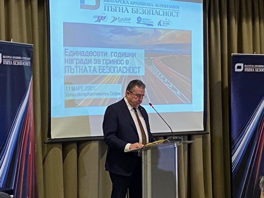 Над 400 млн. лв. повече са предвидени за изграждане на нови пътни отсечки и срещу свлачища по пътищата