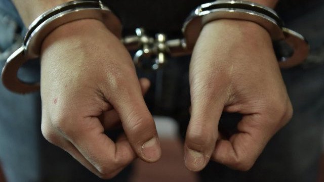 Вандал счупи с тухла стъкло на автомобил