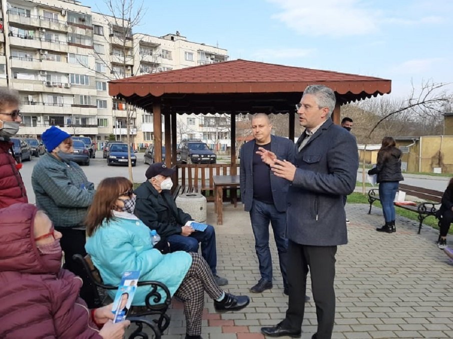 Кандидат-депутатът Станислав Стоянов: Националната програма за санирането на блоковете е сред основните приоритети на ГЕРБ-СДС (СНИМКИ)