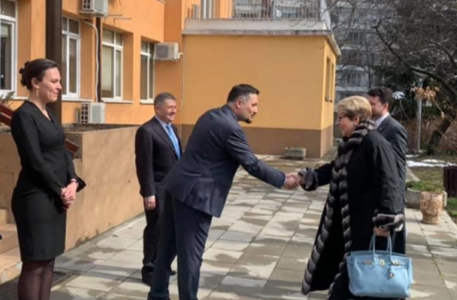 Руската посланичка се срещна с кмета на столичния район Изгрев