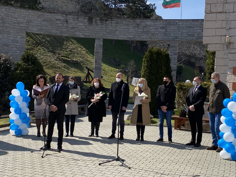 Петя Аврамова в Мездра: Само в програмата на ГЕРБ-СДС пътят Ботевград – Видин е приоритет