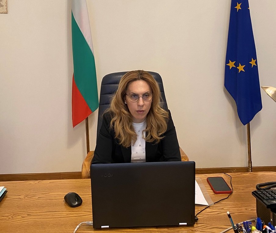 Тристранката с извънредно онлайн заседание – ето какво решиха за мерките за заетостта и обезщетенията