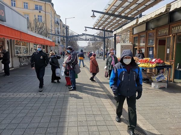 На Женския пазар глобяват за неправилно сложени маски