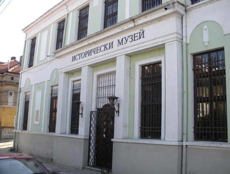 Ремонтират емблематични сгради в Лом