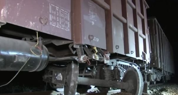 Излезлият от релсите вагон в Сливенско отново дерайлира