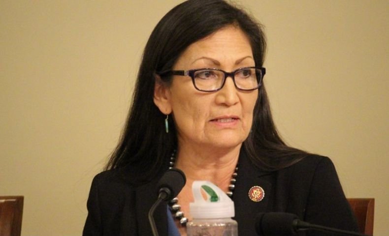 Сенатът на САЩ утвърди Дебра Хааланд за министър на вътрешните работи