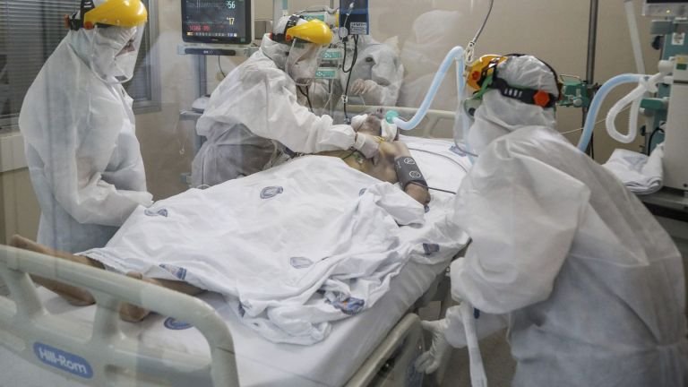 Санитарка, развила тромбоза след ваксинация с АстраЗенека, е починала