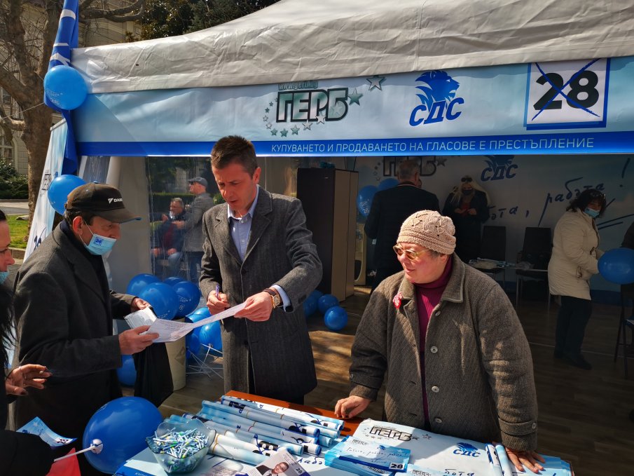 Кандидатът на СДС В Пловдив Георги Липчев проведе срещи с граждани (СНИМКИ)