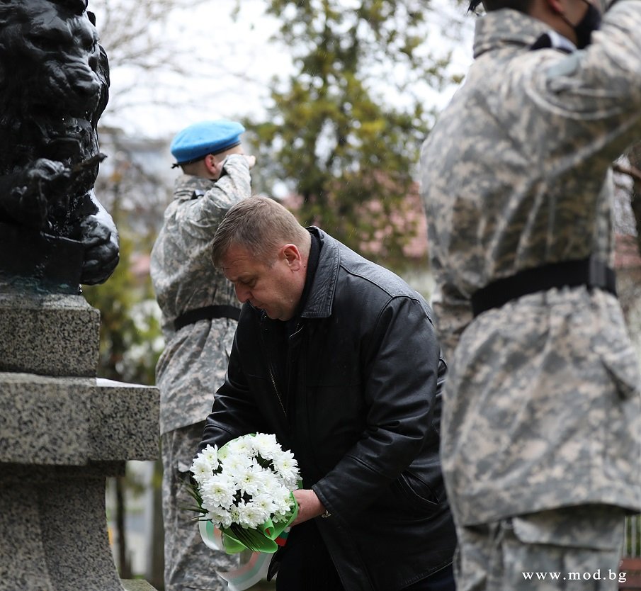 Красимир Каракачанов: Успяхме да обърнем погледа на обществото към армията