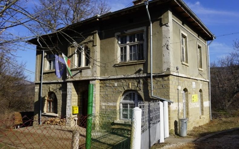 Започна ремонт на кметството в Ослен Криводол