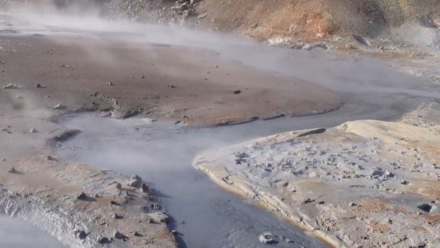 Страх от изригване на вулкан скова Исландия