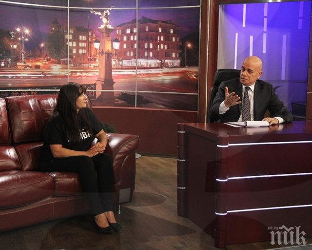 ШОУ! Майките на Манолова скочиха на кандидат на Слави Трифонов