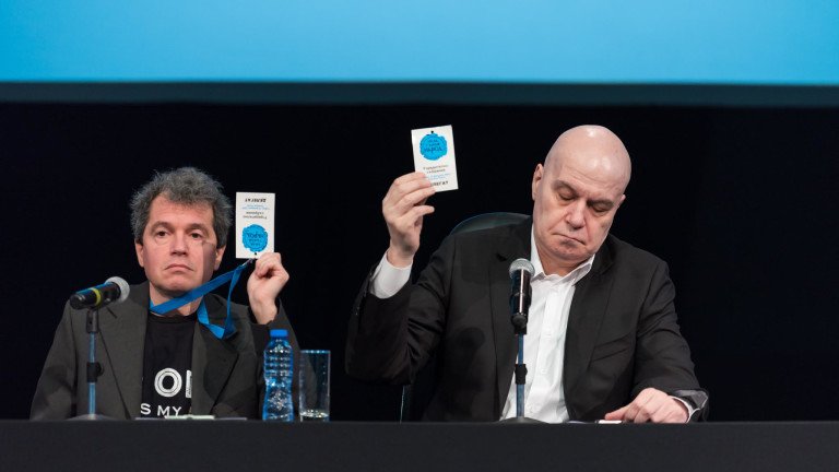 САМО В ПИК И РЕТРО: Синът на Тошко Йорданов фучи с бутикова кола - ето с кого върти бизнес (СНИМКА)