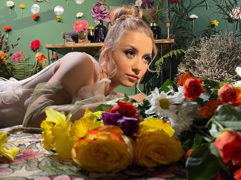 Михаела Маринова с нов сингъл