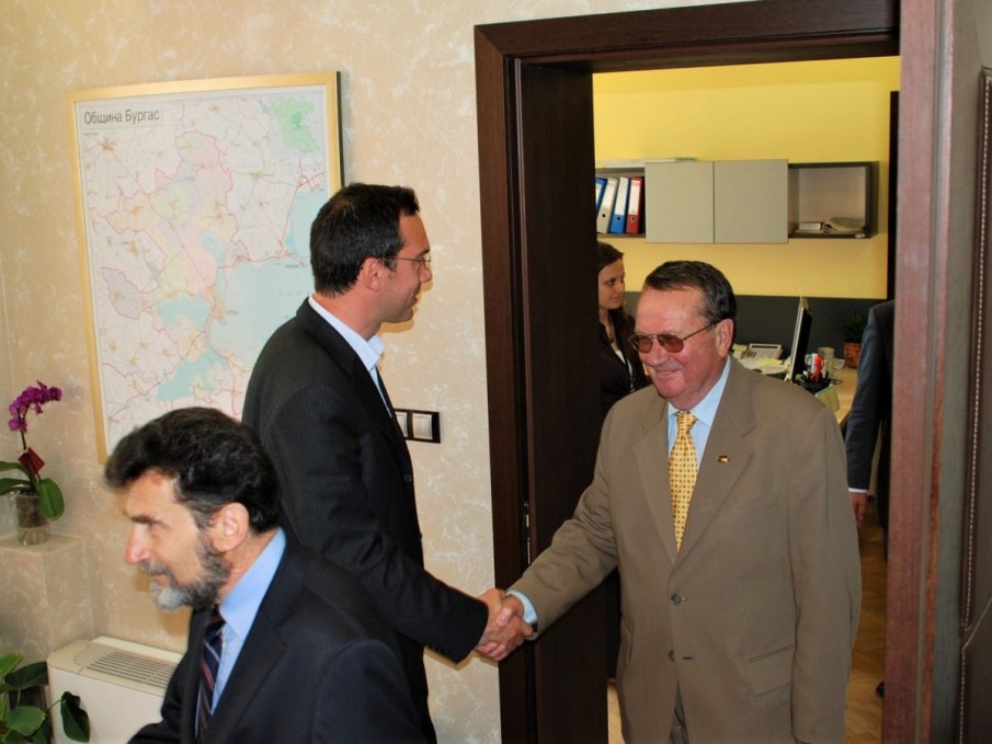 ТЪЖНА ВЕСТ: Отиде си световноизвестният биохимик и почетен гражданин на Бургас академик Евгени Головински