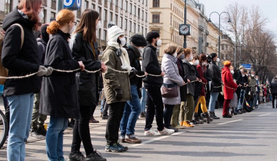 Противниците на антипандемичните мерки се готвят за голяма демонстрация във Виена