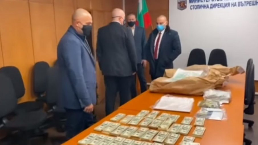 Задържаните за фалшифициране на пари във ВУЗ - на свобода срещу подписка