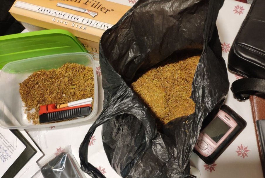 Спецпрокуратурата обвини четирима, произвеждали и пласирали незаконно тютюн за пушене (СНИМКИ)