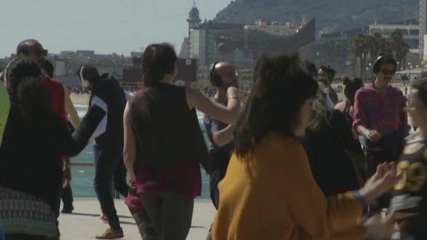 Новото нормално: Тихи дискотеки в Барселона