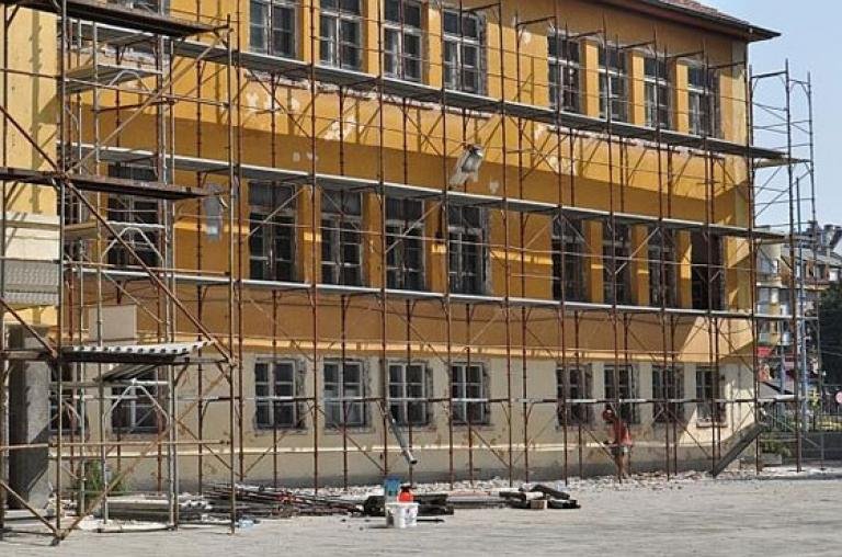 Финансират безвъзмездно ремонта на три училища в София