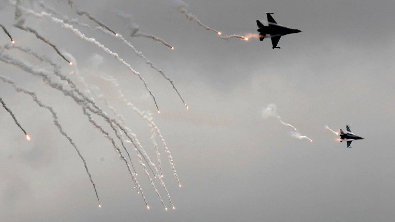 Два тайвански изтребителя се сблъскаха във въздуха