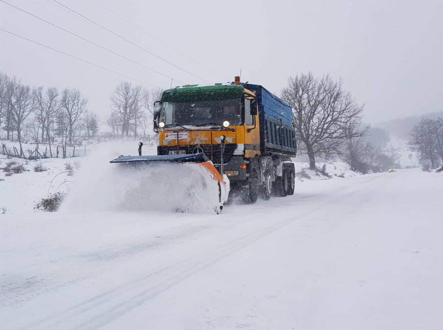 МАРТЕНСКА ЗИМА: До 30 см сняг натрупа в Западна България