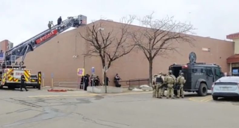 Броят на жертвите на стрелбата в Колорадо продължава да расте. Станаха десет (ВИДЕО)